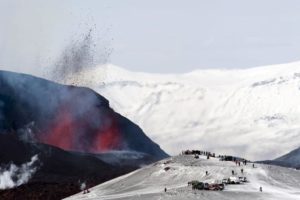 (FILES) This File picture taken on March 27, 2010 shows tourists gathered to watch lava spurt out of the site of a volcanic eruption at the Fimmvorduhals volcano near the Eyjafjallajokull glacier some 125 Kms east of Reykjakic.   Up to 800 people were evacuated in Iceland early on April 14, 2010 due to a volcano eruption under the Eyjafjallajokull glacier in the south of the island, police and geophysicists said.
  AFP PHOTO/HALLDOR KOLBEINS